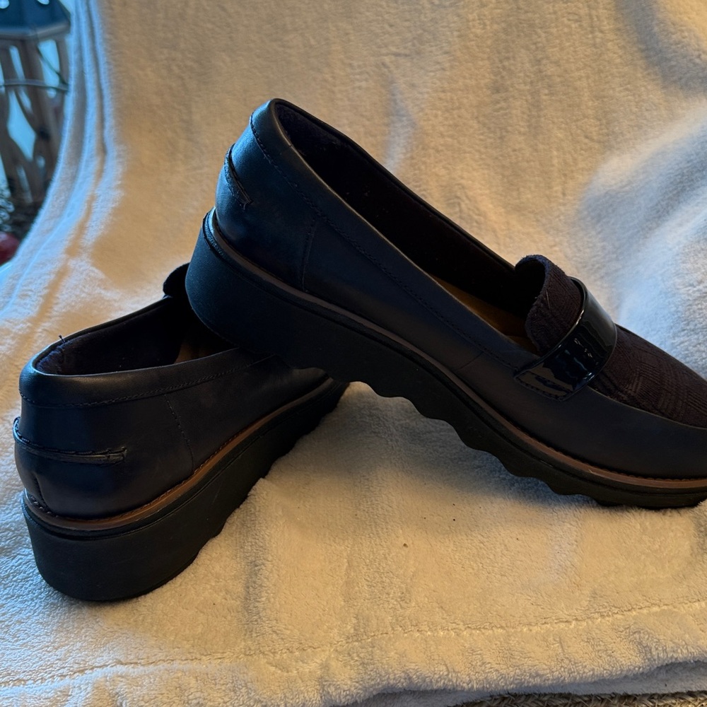 Clarks | Sharon Gracie Slip-On Loafers Navy Blue Leather Shoes | Women 9 - Picture 8 of 8
